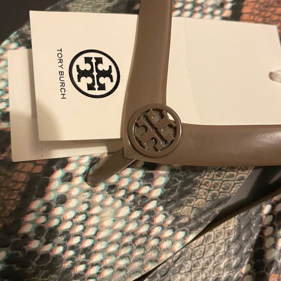 Tory Burch flip flops size 6 NWT - Picture 2 of 4
